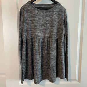Gray Isabel Maternity shirt. Size small. Great for fall/winter. Lightweight.